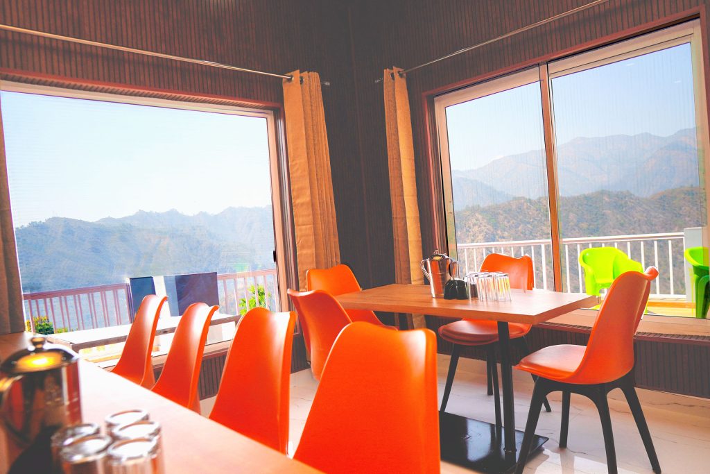 restrudent-Tehri-Gharwal-himalaya-view-homestay